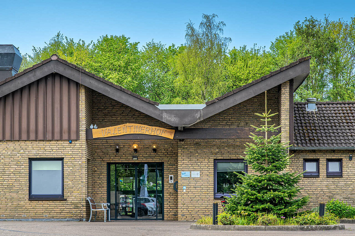 Haupteingang zum Valentinerhof Flensburg