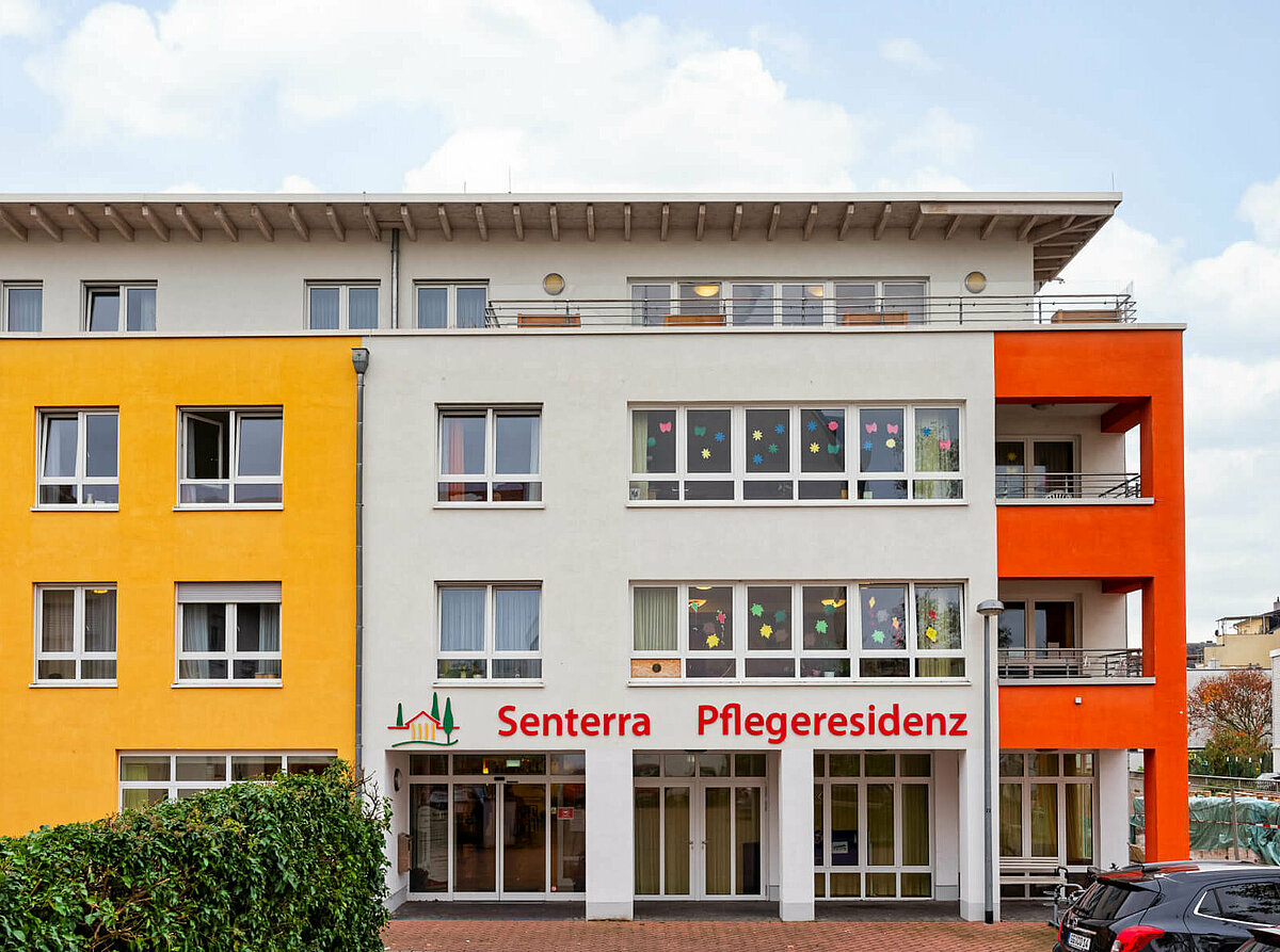 Senterra Pflegeresidenz "Am Friedensplatz" in Rüsselsheim von außen